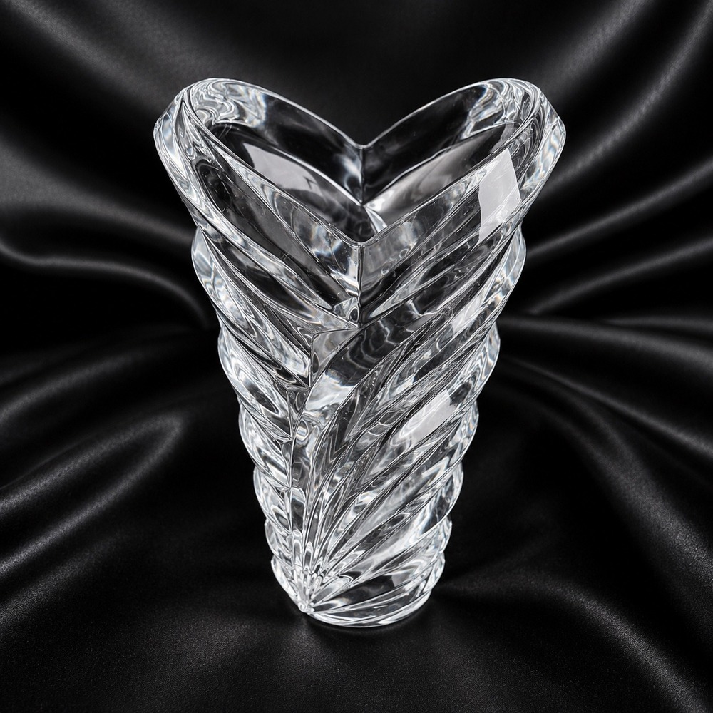Mikasa Wyndham Art Deco Crystal Vase 9 Inch Clear Heart Shaped Rim Swirl Pattern